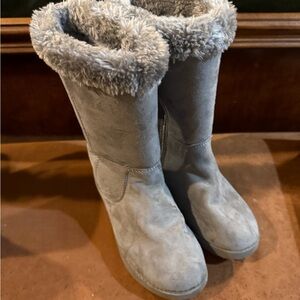 Cat & Jack Kids Gray Fur-Lined Boots
